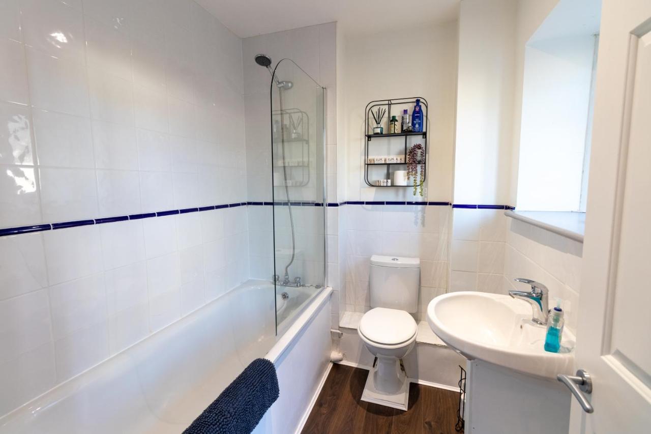Spacious And Light Flat In Clapham * Лондон